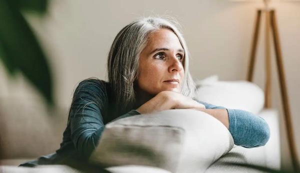 10 شباهت بحران های میانسالی و بحران های هویتی دیجیتال